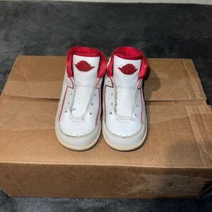 Air Jordan 2 Varsity Red Kids Sneakers in White and Red